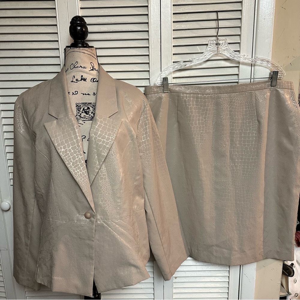 T Milano plus size skirt suit